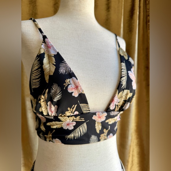 Tropical Bikini by Jacks, Brazilian Bottom, Triangle Top, Criss-Cross Back | M - Picture 4 of 12